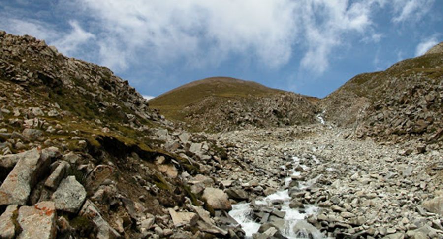 Gorun La, a difficult road to the summit